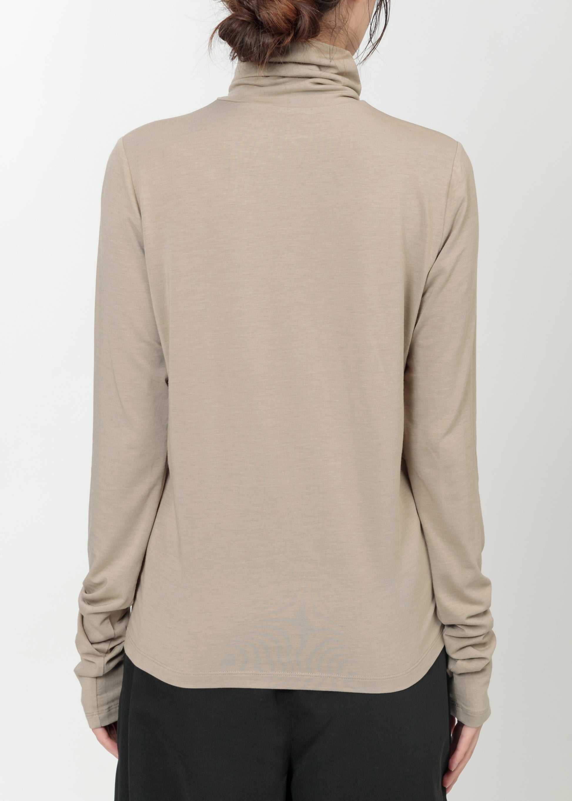 model：H164cm　size：M